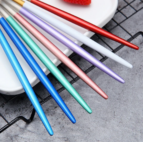 24-częściowy zestaw złotych sztućców ze stali nierdzewnej – luksusowy i trwały, z wykończeniem na wysoki połysk 3