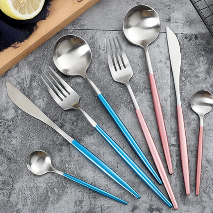 24-częściowy zestaw złotych sztućców ze stali nierdzewnej – luksusowy i trwały, z wykończeniem na wysoki połysk 4