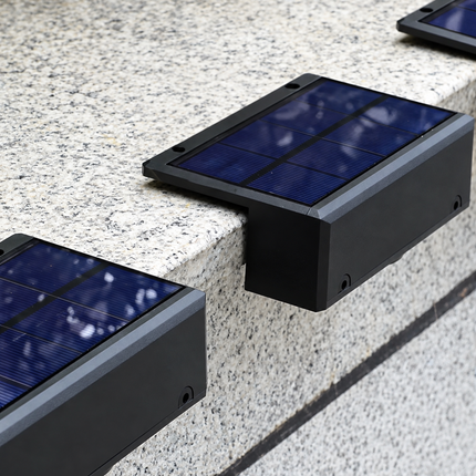 Solarny Kinkiet Ogrodowy z Automatycznym Sterowaniem i Zmieniającymi się Kolorami IP65 – ABS Akryl