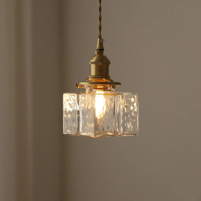 Nowoczesna Lampa Wisząca Retro ze Szkła – z złotym wykończeniem – stylowa lampa do salonu – żyrandol w stylu retro, który łączy klasykę z nowoczesnością