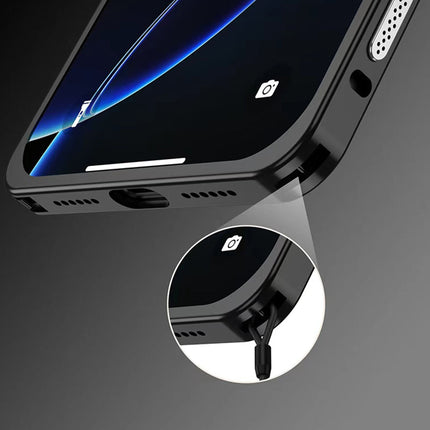Aluminiowe Etui na Telefon z Wzmocnionymi Krawędziami i Kompatybilnością z MagSafe – Minimalistyczny Design, Srebrne Case na Telefon 7