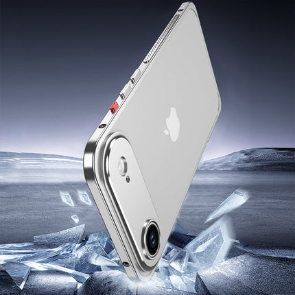 Aluminiowe Etui na Telefon z Wzmocnionymi Krawędziami i Kompatybilnością z MagSafe – Minimalistyczny Design, Srebrne Case na Telefon 8