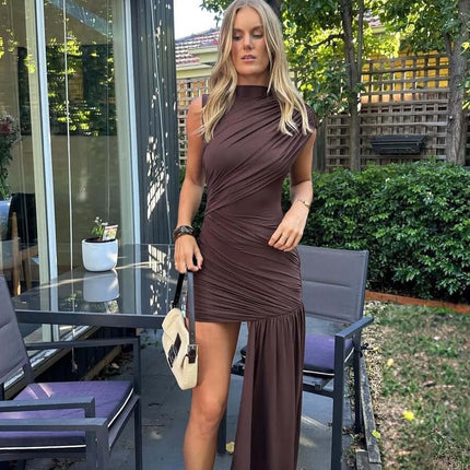 Asymetryczna suknia wieczorowa z rękawami typu cap i wysokim dekoltem – elegancka sukienka na formalne wesele 3