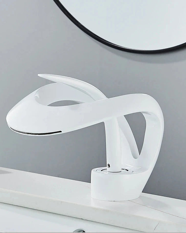 Bateria Umywalkowa Stojąca z Czarnego Mosiądzu – Nowoczesny Design i Wydajny Przepływ Wody 6