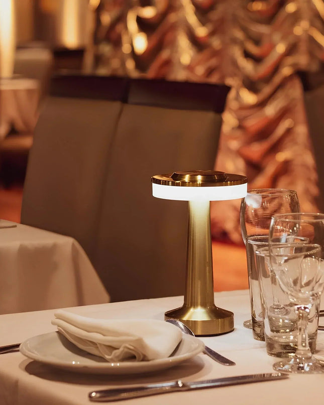 Bezprzewodowa lampa stołowa retro z regulowanym oświetleniem, idealna do salonów i sypialni 0
