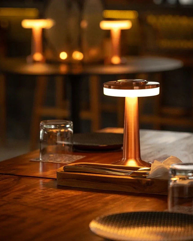 Bezprzewodowa lampa stołowa retro z regulowanym oświetleniem, idealna do salonów i sypialni 1