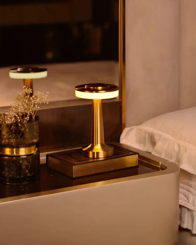 Bezprzewodowa lampa stołowa retro z regulowanym oświetleniem, idealna do salonów i sypialni 2