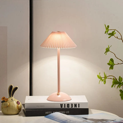 Bezprzewodowa lampa stołowa z plisowanym kloszem, żelazna podstawa, skandynaws 2