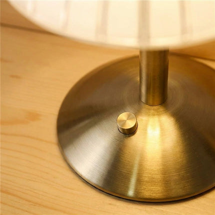 Bezprzewodowa lampa stołowa LED z czujnikiem dotykowym i ściemnialnym światłem – bezprzewodowy design inspirowany kryształem 2