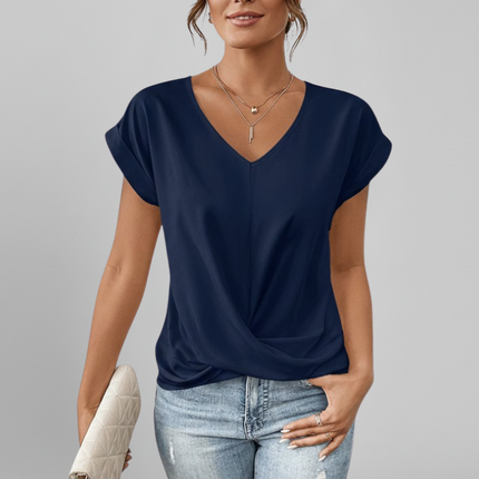 Bluzka damska z dekoltem w serek i krótkimi rękawami z lekkiego materiału – styl casual chic 5