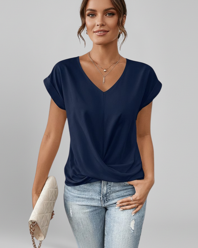 Bluzka damska z dekoltem w serek i krótkimi rękawami z lekkiego materiału – styl casual chic 5