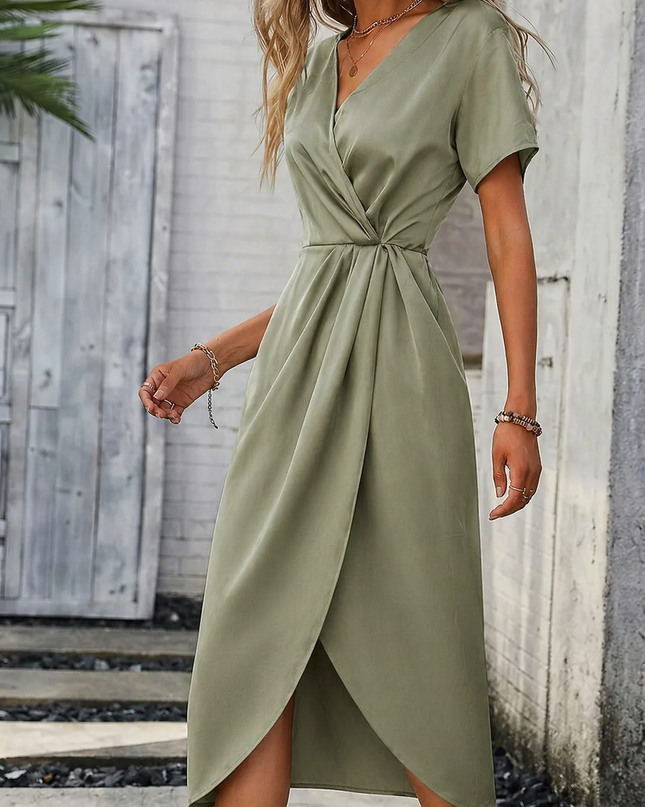 Damska sukienka midi z wiązaniem w talii i rozcięciem z boku – elegancki letni styl 4
