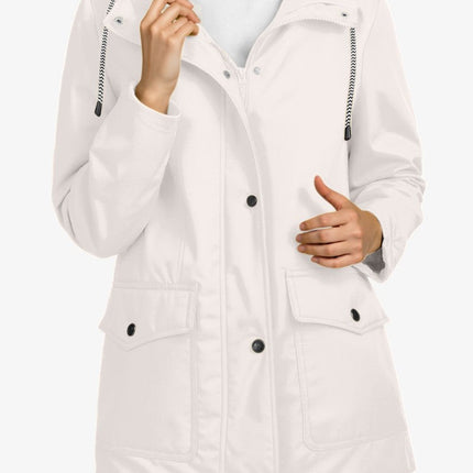 Damski Płaszcz Przeciwdeszczowy Wiatroszczelny z Regulowanym Kapturem – Lekka Kurtka Przejściowa z Odblaskowymi Detailami 3