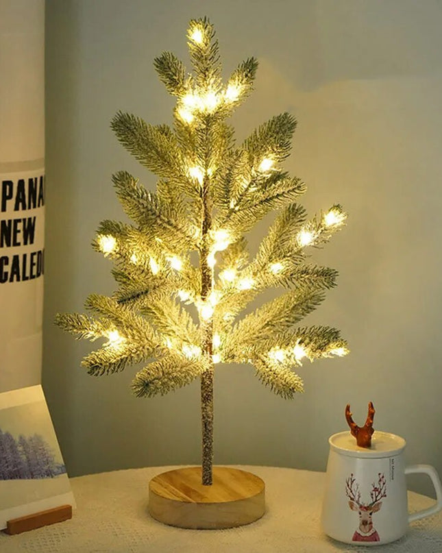 Dekoracyjna Choinka 50 cm z 50 Diodami LED – Sztuczna Sosna z Drewnianą Podstawą, Idealna na Stół 1
