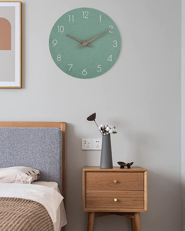 Drewniany zegar ścienny o minimalistycznym stylu i elegancji 1