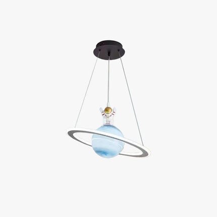 Dziecięca lampa wisząca LED z motywem planety + energooszczędne oświetlenie + metal i akryl + opcje kolorystyczne: niebieski i pomarańczowy 1
