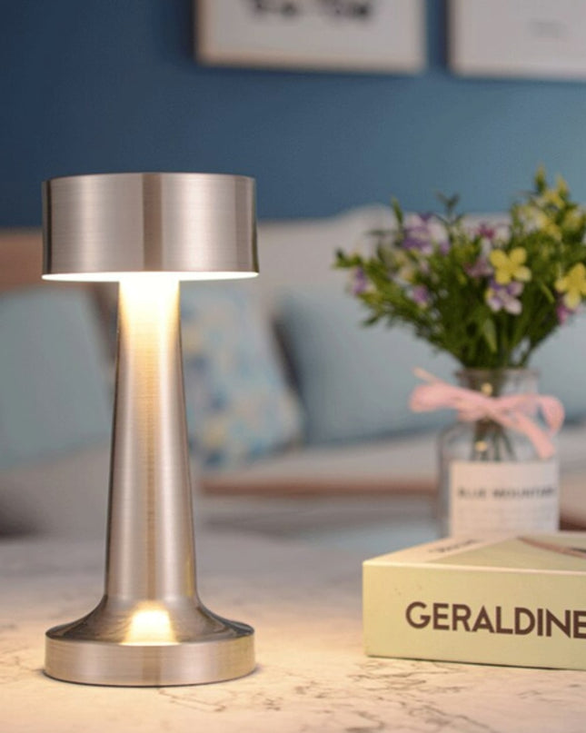 Elegancka Lampa Stołowa LED z Trójstopniowym Ściemniaczem – Idealna do Restauracji i Domu 3