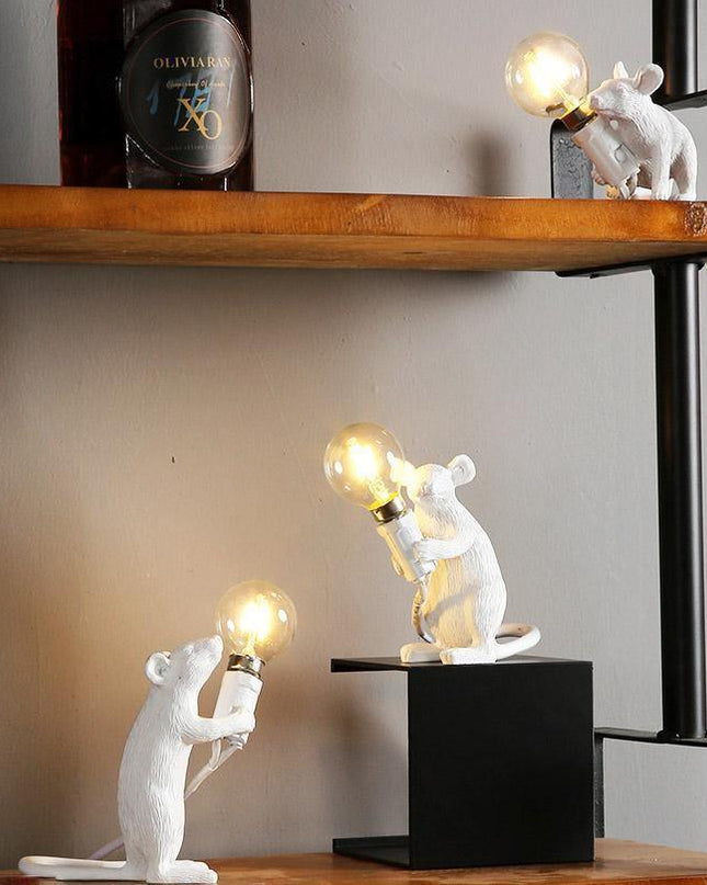 Elegancka Lampa Stołowa Szklana z Złotym Wykończeniem do Salonu i Sypialni – Nowoczesne Lampy Stołowe 4