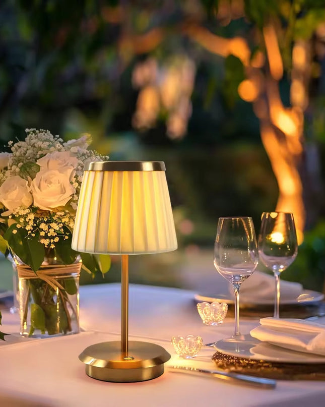 Elegancka Lampa Stołowa z Abażurem, Metalowa, Dotykowe Sterowanie, Bezprzewodowa na Baterie – Idealna do Salonów i Sypialni 2