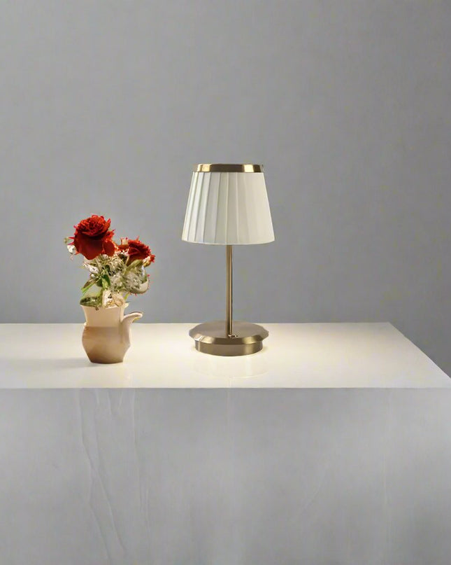 Elegancka Lampa Stołowa z Abażurem, Metalowa, Dotykowe Sterowanie, Bezprzewodowa na Baterie – Idealna do Salonów i Sypialni 6