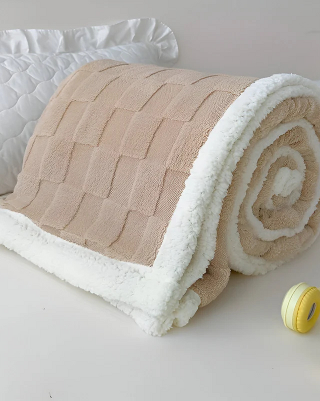 Elegancki Koc z Mikropolaru Komfort na Chłodne Wieczory 9