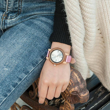 Elegancki Zegarek Damski z Naturalnego Drewna z Datownikiem i Skórzanym Paskiem – Modny Zegarek Damski do Codziennego Użytku 2