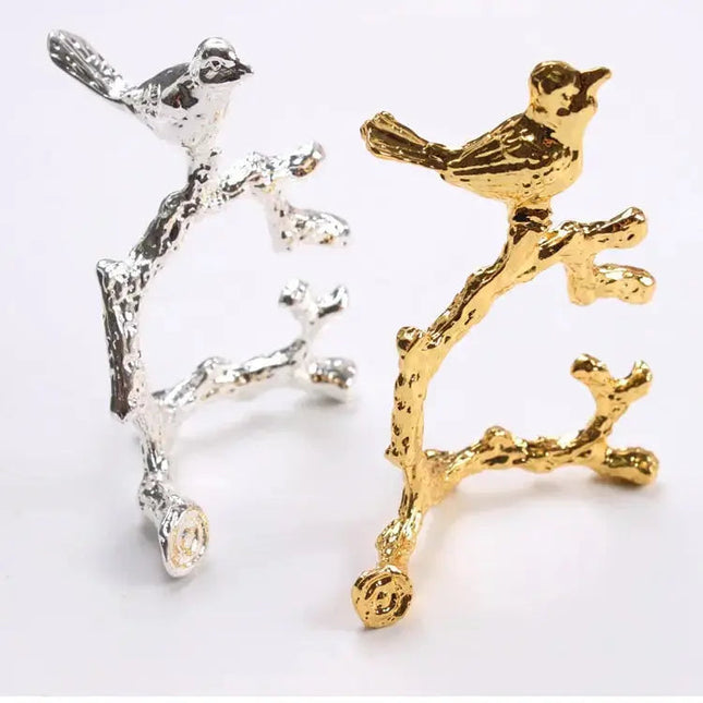 Elegancki zestaw srebrnych obrączek na serwetki z motywem ptaków i kwiatów – 4 sztuki na każdą okazję 3