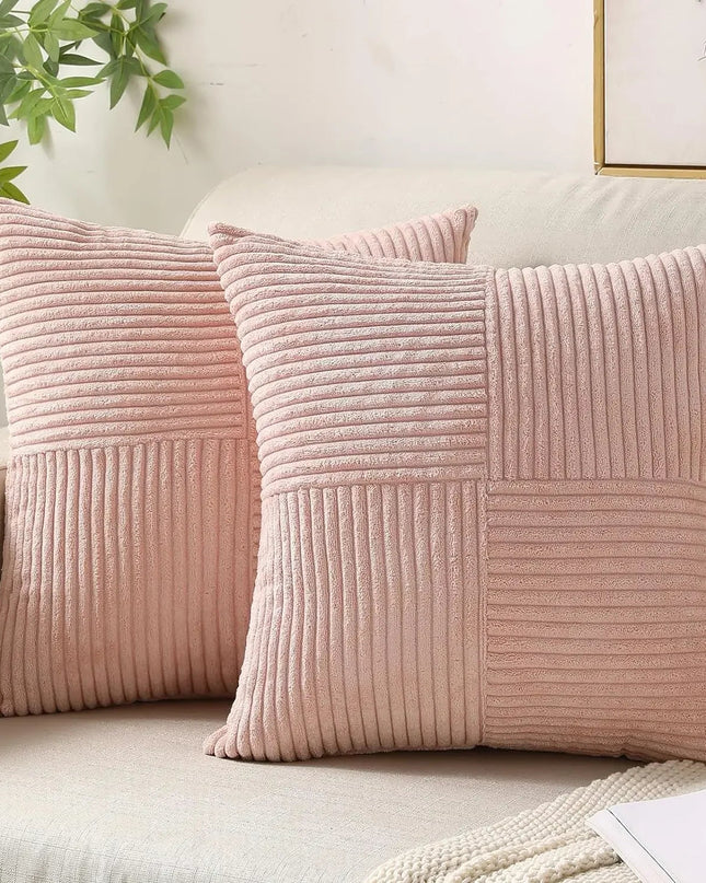 Eleganckie i miękkie poszewki na poduszki z weluru prążkowanego 7