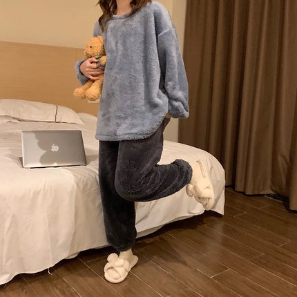 FluffyDreams | Gładka aksamitna bielizna nocna 3