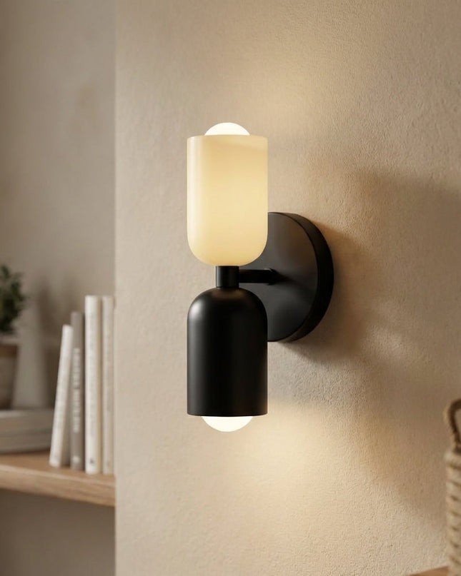 Geometryczna lampa ścienna z miękkim, nastrojowym światłem – nowoczesne oświetlenie kinkietowe z metalu i matowego szkła 1