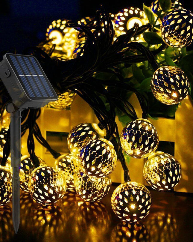Girlanda z lampkami solarnymi i kulistymi latarniami LED – metalowa dekoracja ogrodowa w stylu marokańskim 2