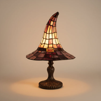 Gotycka lampa akcentująca z witrażem USB w retro designie, przypominająca kapelusz czarodzie 2
