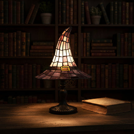 Gotycka lampa akcentująca z witrażem USB w retro designie, przypominająca kapelusz czarodzie 6