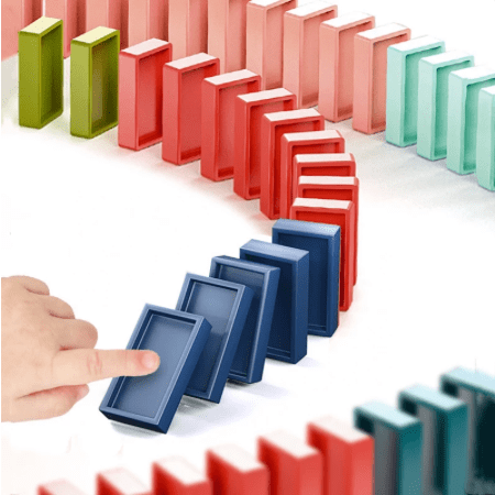 Interaktywny pociąg Domino automatycznie układający klocki dla dodatkowej zabawy 4