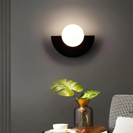 Kinkiet LED półokrągły z połowy XX wieku, oferujący stylowy design i ciepłe oświetlenie, 1
