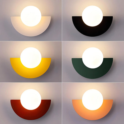 Kinkiet LED półokrągły z połowy XX wieku, oferujący stylowy design i ciepłe oświetlenie, 2