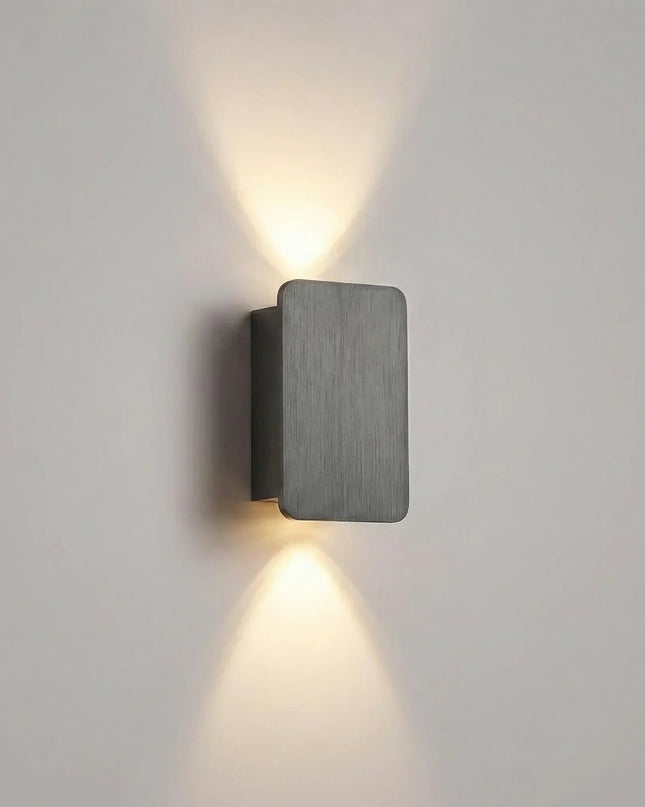 Nowoczesny kinkiet LED prostokątny z aluminium, idealny do sypialni i salonu, oferujący elegan 2