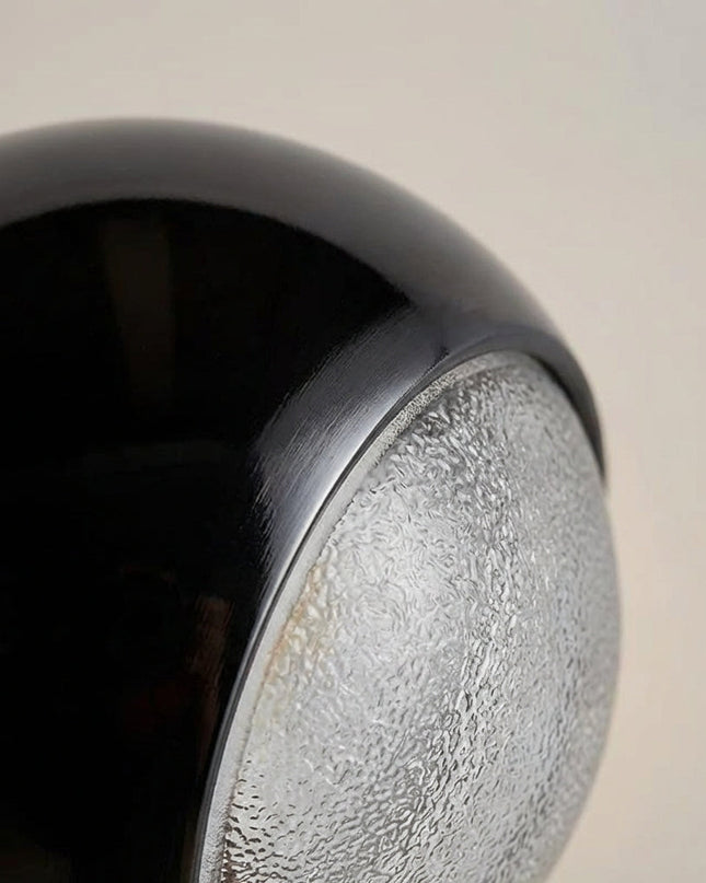 Nowoczesny kinkiet LED z regulowaną wiązką światła, wykonany z aluminium i szkła, idealny do łaz 3