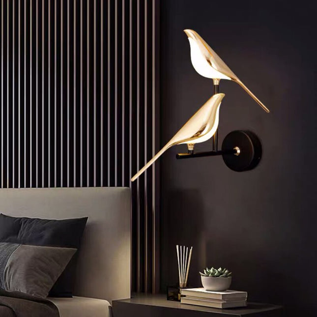 Kinkiet LED z wyjątkowym wzorem złotego ptaka i ciepłym, nastrojowym oświetleniem – nowoczesny kinkiet do wystroju wnętrz 1