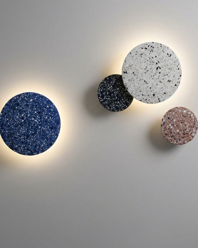 Kinkiet ścienny LED z efektem halo i strukturalną powierzchnią lastryko, nowoczesny design o średnicy 2