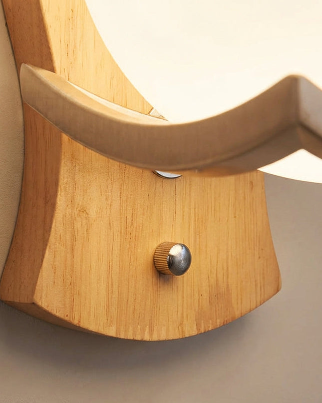 Minimalistyczny czarny kinkiet ścienny LED z kulistym oświetleniem i drewnianymi akcentami 3