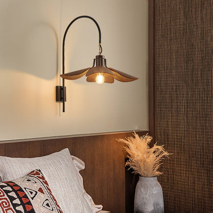 Kinkiet Ścienny Petal Bloom z Naturalnym Wzorem Kwiatowym – Elegancka Lampa do Sypialni i Salonu, Metalowa i Lniana 5
