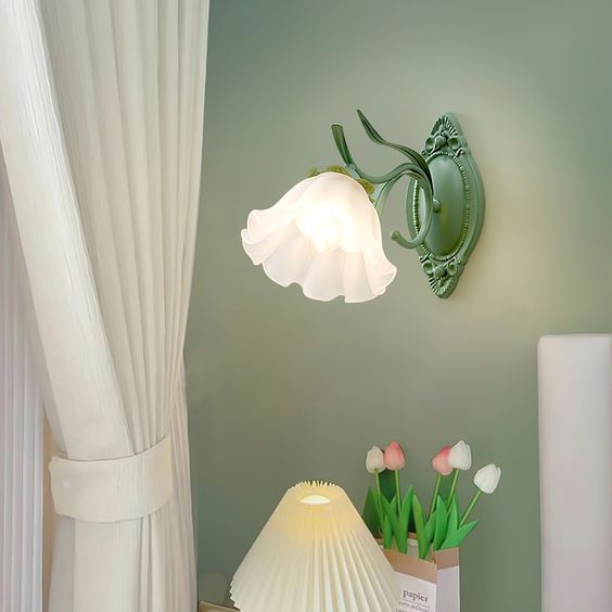 Kinkiet Ścienny z Motywem Konwalii – Elegancka Lampa do Sypialni i Salonu, Żelazo, D10*H22cm 2