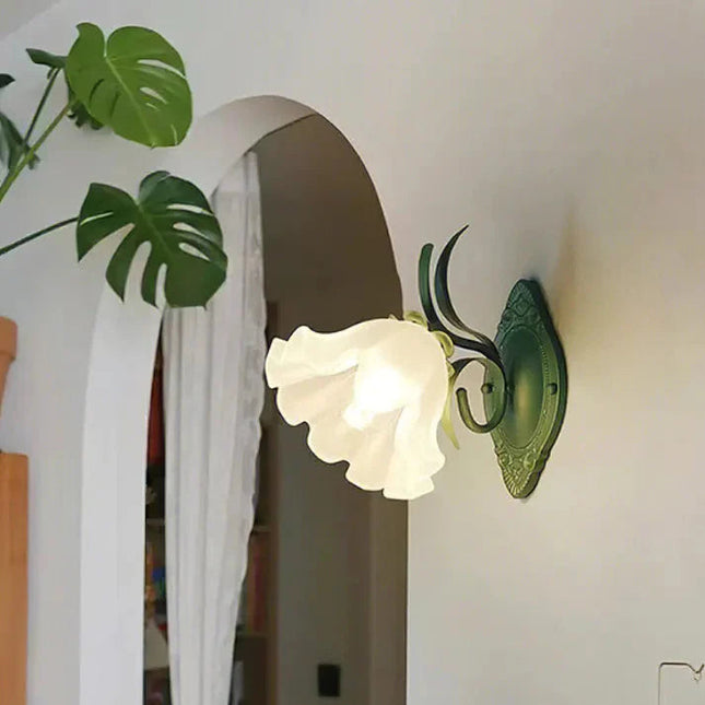 Kinkiet Ścienny z Motywem Konwalii – Elegancka Lampa do Sypialni i Salonu, Żelazo, D10*H22cm 3