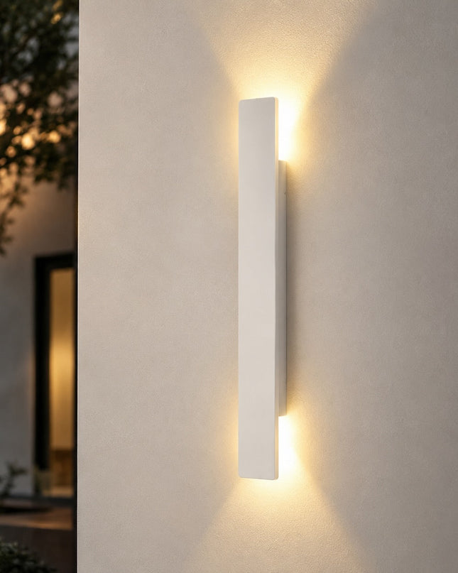 Nowoczesny kinkiet zewnętrzny LED 18W wykonany z aluminium, o klasie szczelności IP65, idealny do 6
