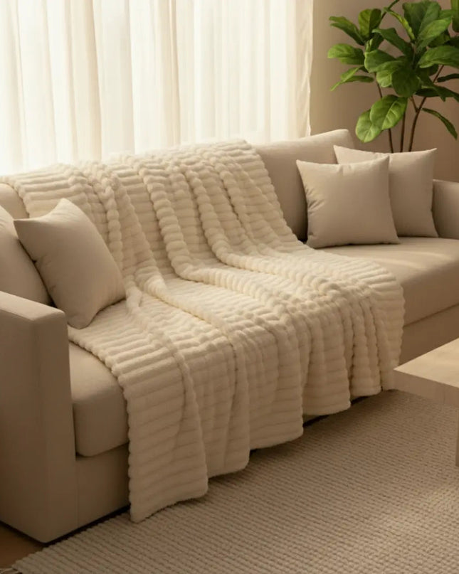 Koc Polarowy Beżowy w Kratę 200x230 cm – Miękki, Wytrzymały i Łatwy w Pielęgnacji 3