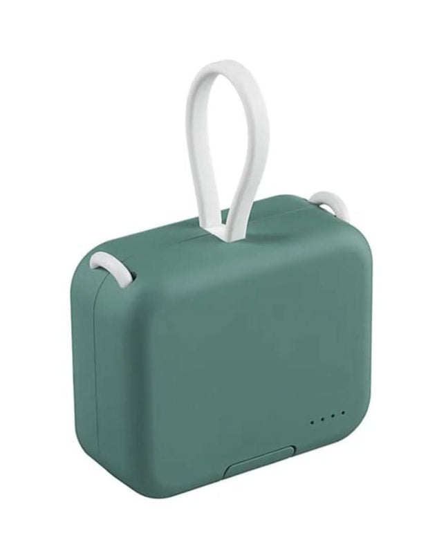 Kompaktowe ładowanie i praktyczny stojak 0