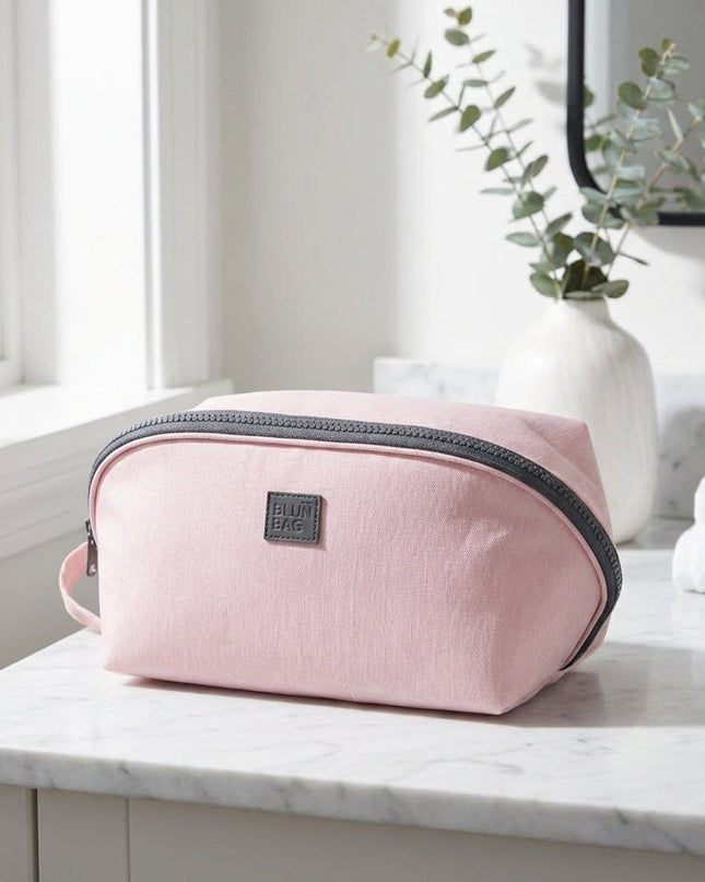 Kosmetyczka podróżna z inteligentnymi przegródkami i szerokim otworem – jasnoróżowy nylon 1