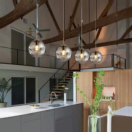 Kulista lampa wisząca ze złotego szkła – Nowoczesny design w stylu nordyckim 3