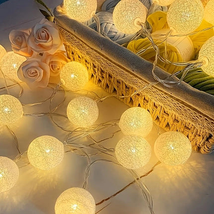 Kuliste lampki LED na baterie z białymi kloszami, idealne dekoracyjne oświetlenie wewnętrzne do 4